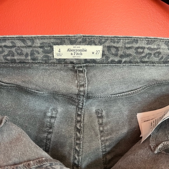 A&F - Picture 2 of 6